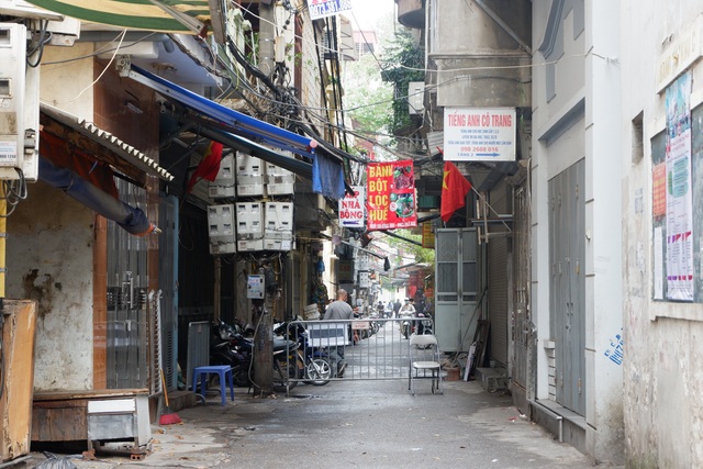 Người dân Hồng Mai dùng “chiêu độc” phòng Covid-19 sau lệnh cách ly - 2