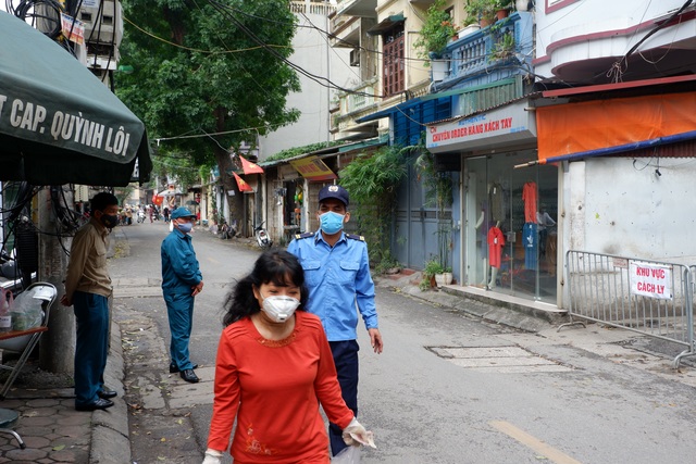 Người dân Hồng Mai dùng “chiêu độc” phòng Covid-19 sau lệnh cách ly - 8