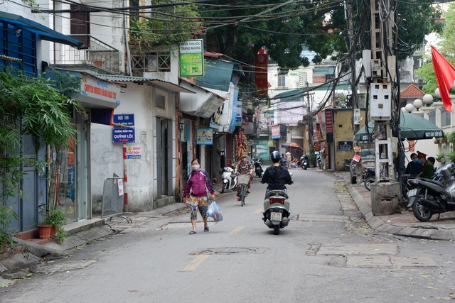 Người dân Hồng Mai dùng “chiêu độc” phòng Covid-19 sau lệnh cách ly - 6
