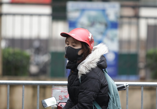 Hà Nội: Người thân tấp nập tiếp tế đồ vào khu cách ly Pháp Vân - Tứ Hiệp - 14