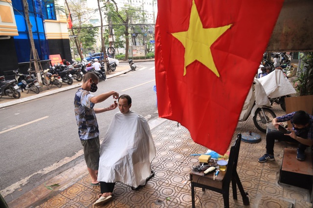 Mưu sinh mùa dịch Covid-19: “May mắn nhất là mình bình an và có việc làm” - 2