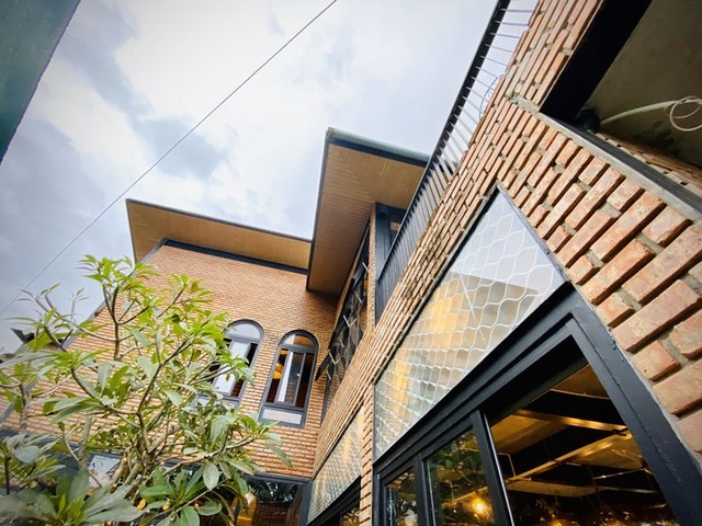 Ngôi nhà kết hợp quán cafe đẹp lạ nhờ nghệ thuật xếp gạch gây mê - 2 Ngôi nhà kết hợp quán cafe đẹp lạ nhờ nghệ thuật xếp gạch gây mê - 2