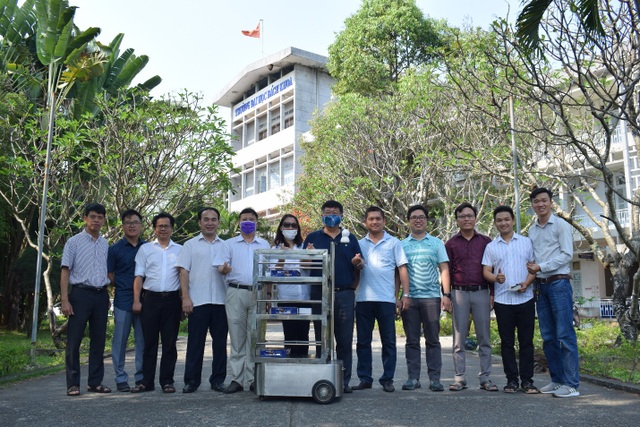 Giảng viên chế tạo robot vận chuyển trong khu cách ly phòng Covid- 19 - 3 Giảng viên chế tạo robot vận chuyển trong khu cách ly phòng Covid- 19 - 3