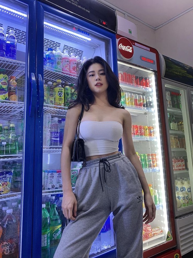 Hot girl thị phi Hàn Hằng được trang tin Trung Quốc hết lời khen ngợi - 3 Hot girl thị phi Hàn Hằng được trang tin Trung Quốc hết lời khen ngợi - 3
