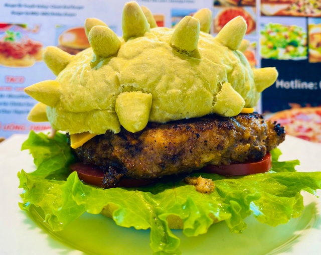 Bánh Hamburger mang hình virus corona cháy hàng - 1 Bánh Hamburger mang hình virus corona cháy hàng - 1