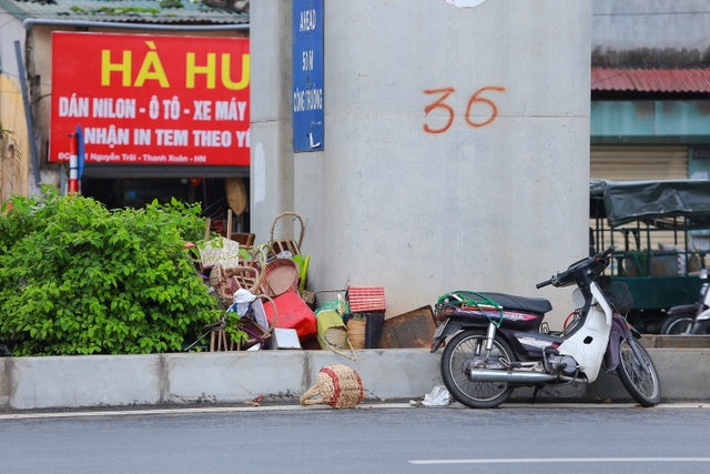 Hành lang đường sắt Cát Linh - Hà Đông thành nơi đổ rác - 9