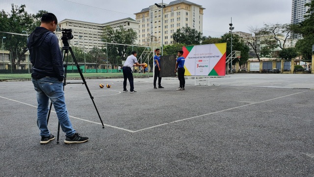 Học thể dục trực tuyến: Giảng viên “nai lưng” làm video bài giảng - 6 Học thể dục trực tuyến: Giảng viên “nai lưng” làm video bài giảng - 6