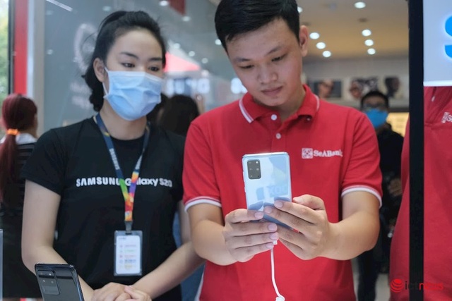 Chuỗi bán lẻ bắt đầu cắt giảm chi phí, đẩy mạnh bán online - 1 Chuỗi bán lẻ bắt đầu cắt giảm chi phí, đẩy mạnh bán online - 1