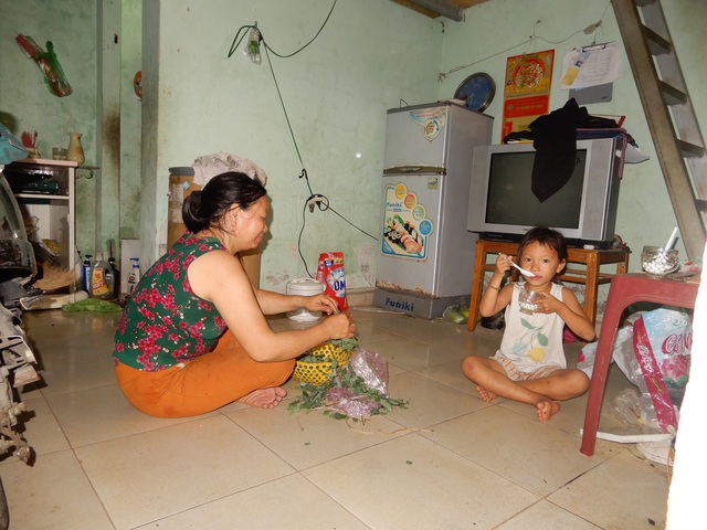 Nhiều chủ phòng trọ miễn, giảm tiền cho người thuê - 3 Nhiều chủ phòng trọ miễn, giảm tiền cho người thuê - 3