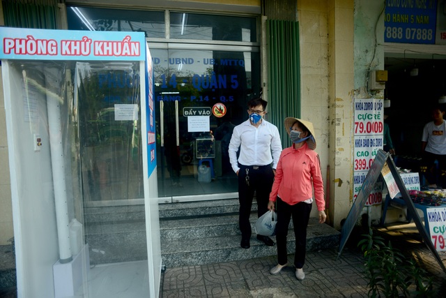 Buồng khử khuẩn.jpg Buồng khử khuẩn.jpg