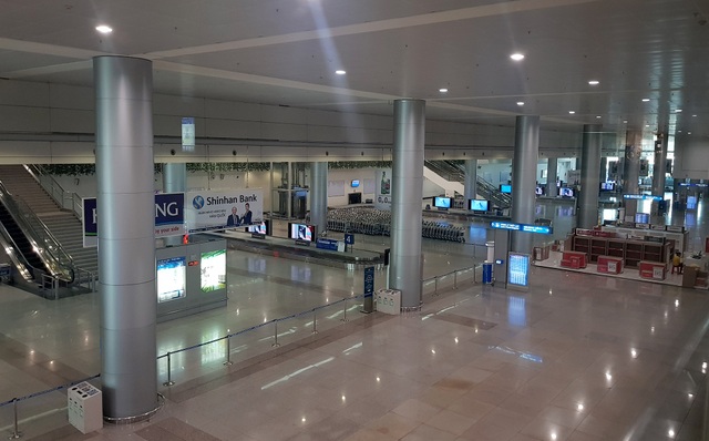 Sân bay Tân Sơn Nhất vắng ngắt sau lệnh dừng nhập cảnh - 11 Sân bay Tân Sơn Nhất vắng ngắt sau lệnh dừng nhập cảnh - 11