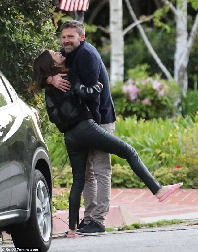 Ben Affleck tình tứ bên bạn gái Bond-girl - 2 Ben Affleck tình tứ bên bạn gái Bond-girl - 2
