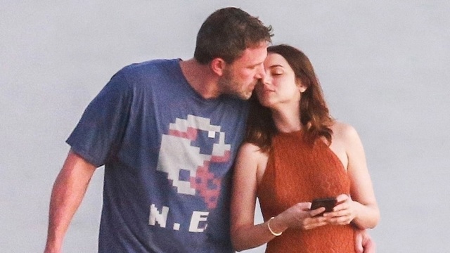 Ben Affleck tình tứ bên bạn gái Bond-girl - 7 Ben Affleck tình tứ bên bạn gái Bond-girl - 7