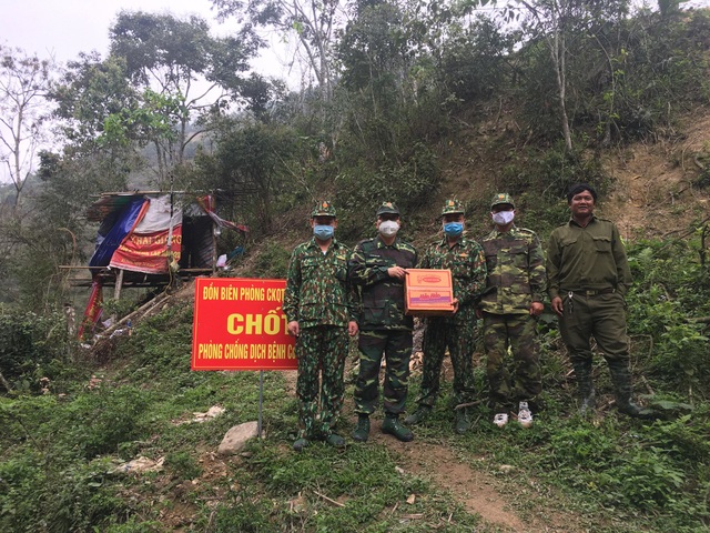 Chiến sỹ biên phòng Nghệ An ngày đêm chốt chặn đường mòn, lối mở biên giới - 14 Chiến sỹ biên phòng Nghệ An ngày đêm chốt chặn đường mòn, lối mở biên giới - 14