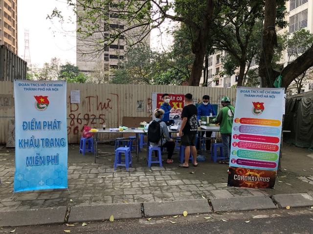 Thanh niên Hà Nội tích cực hỗ trợ khu cách ly, lắp 100 bồn rửa tay miễn phí - 4