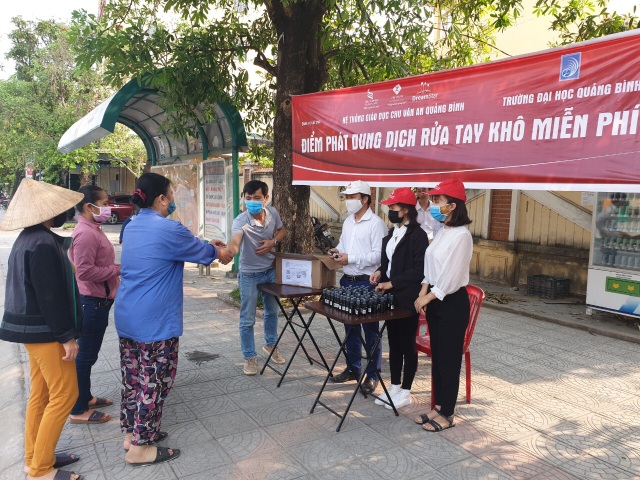Điều chế nước rửa tay khô để phát miễn phí phòng chống dịch Covid - 19 - 3 Điều chế nước rửa tay khô để phát miễn phí phòng chống dịch Covid - 19 - 3