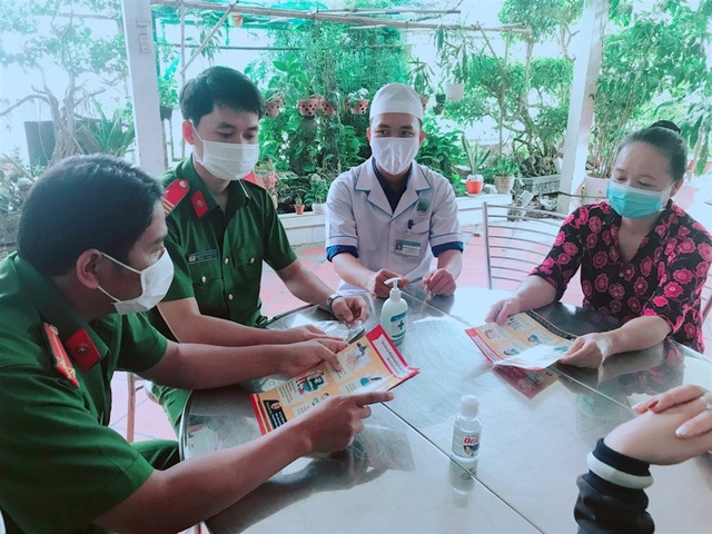 Bộ Công an: Đi từng ngõ, gõ từng nhà nắm danh sách người nhập cảnh - 1 Bộ Công an: Đi từng ngõ, gõ từng nhà nắm danh sách người nhập cảnh - 1