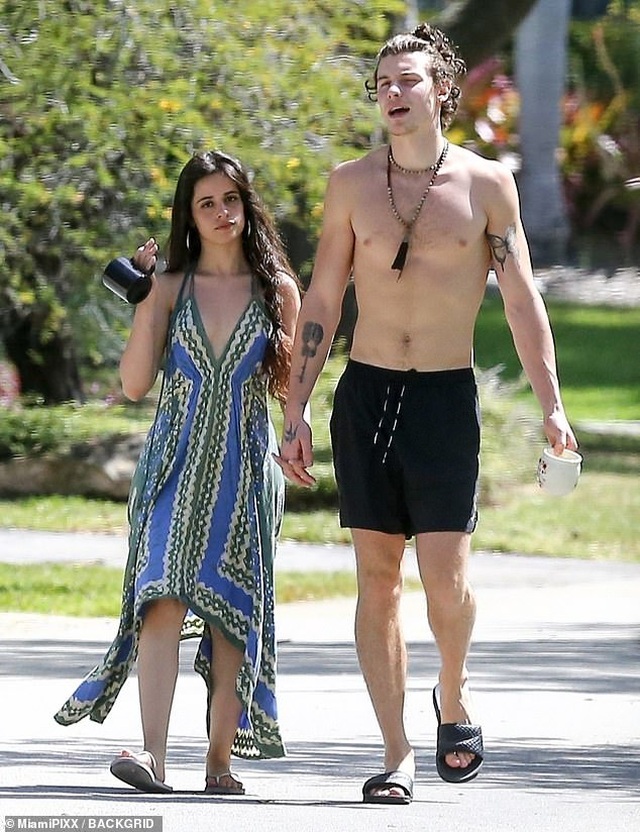 Camila Cabello tình tứ hôn Shawn Mendes - 4 Camila Cabello tình tứ hôn Shawn Mendes - 4