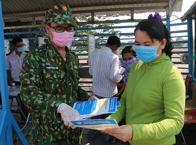 Bộ đội Biên phòng “ăn bờ, ngủ bụi” chặn dòng người nhập cảnh trái phép - Ảnh minh hoạ 10