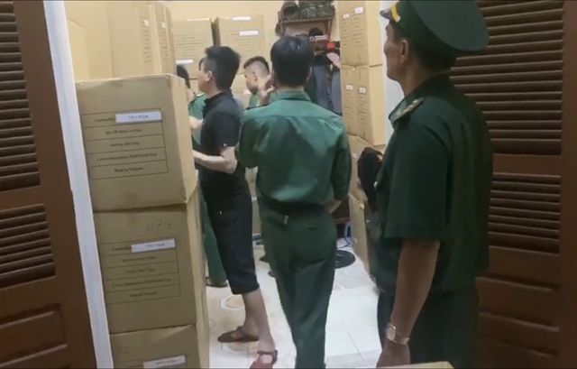 Liên tiếp bắt các vụ buôn bán khẩu trang không rõ xuất xứ - 1 Liên tiếp bắt các vụ buôn bán khẩu trang không rõ xuất xứ - 1