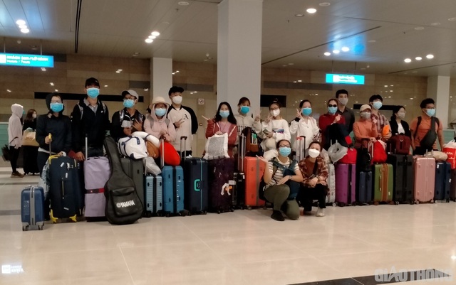 Đưa 100 người Việt mắc kẹt ở Singapore, Thái Lan về nước - 1 Đưa 100 người Việt mắc kẹt ở Singapore, Thái Lan về nước - 1