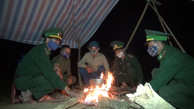 Bộ đội Biên phòng ngày đêm canh giữ cửa ngõ biên giới mùa dịch Covid - Ảnh minh hoạ 5