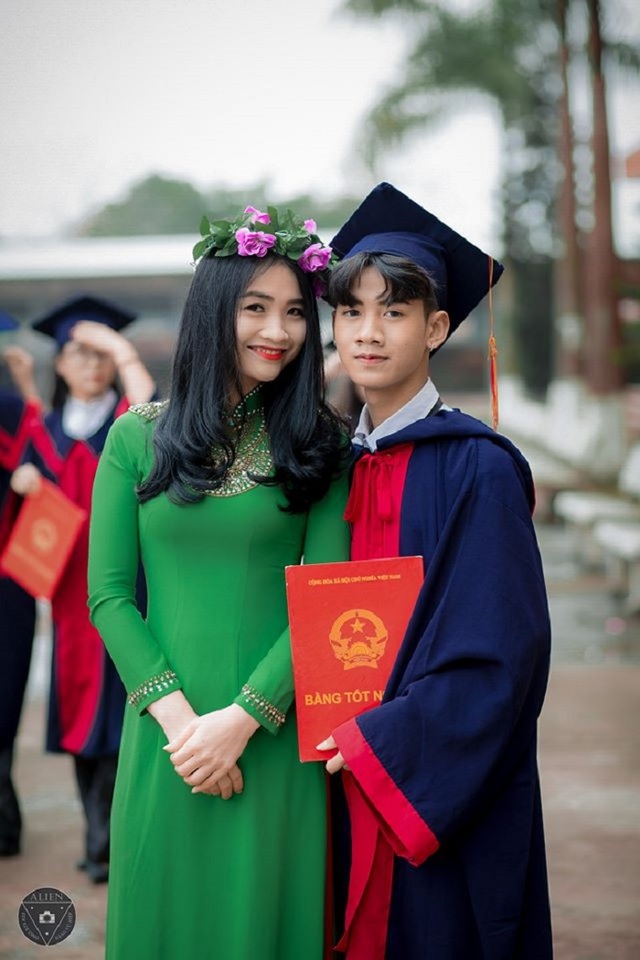 Cô giáo Hải Dương gây “bão” mạng với khoảnh khắc học sinh chụp lén - 4 Cô giáo Hải Dương gây “bão” mạng với khoảnh khắc học sinh chụp lén - 4