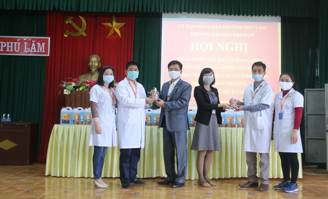 Một đại học chi 2 tỷ đồng pha chế gel rửa tay sát khuẩn tặng cộng đồng - 6 Một đại học chi 2 tỷ đồng pha chế gel rửa tay sát khuẩn tặng cộng đồng - 6