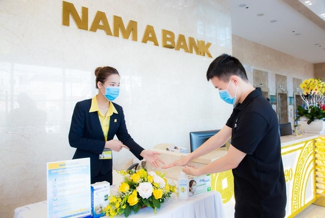 Nam A Bank tặng bảo hiểm sức khỏe covid-19 cho cán bộ nhân viên - 2 Nam A Bank tặng bảo hiểm sức khỏe covid-19 cho cán bộ nhân viên - 2