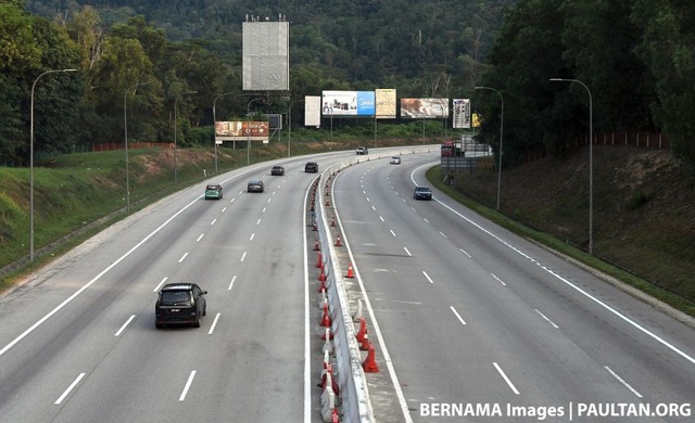 Malaysia yêu cầu một người một xe để ngăn chặn Covid-19 - 1