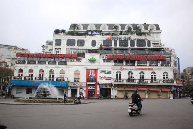 Công an hối hả đi vận động, hàng loạt quán cà phê ở Hà Nội đóng cửa - 7 Công an hối hả đi vận động, hàng loạt quán cà phê ở Hà Nội đóng cửa - 7