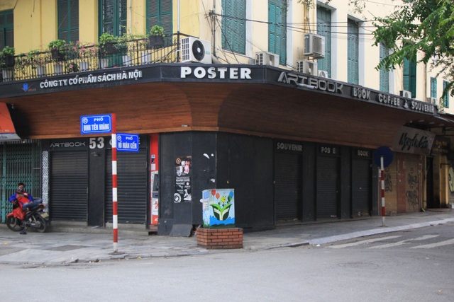 Công an hối hả đi vận động, hàng loạt quán cà phê ở Hà Nội đóng cửa - 10 Công an hối hả đi vận động, hàng loạt quán cà phê ở Hà Nội đóng cửa - 10