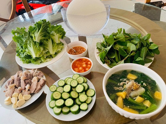Ở nhà tránh dịch Covid-19, sao Việt khoe ảnh nấu ăn ngon - 8 Ở nhà tránh dịch Covid-19, sao Việt khoe ảnh nấu ăn ngon - 8