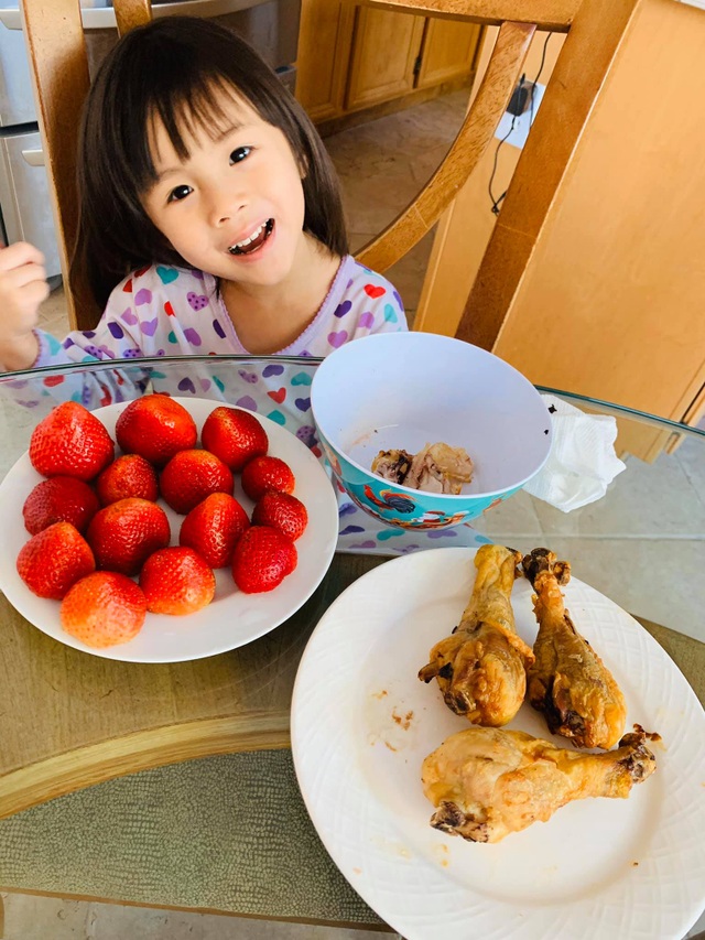 Ở nhà tránh dịch Covid-19, sao Việt khoe ảnh nấu ăn ngon - 11 Ở nhà tránh dịch Covid-19, sao Việt khoe ảnh nấu ăn ngon - 11