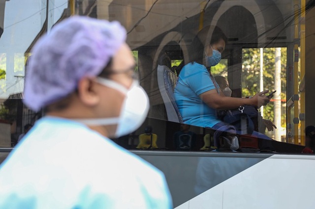 Tâm sự nhói lòng của các bác sĩ Philippines mắc Covid-19 - 2