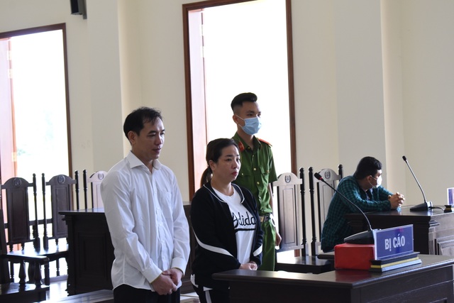 Ngồi bóc lịch vì giả danh là tiếp viên hàng không, chiếm đoạt tài sản - 1 Ngồi bóc lịch vì giả danh là tiếp viên hàng không, chiếm đoạt tài sản - 1