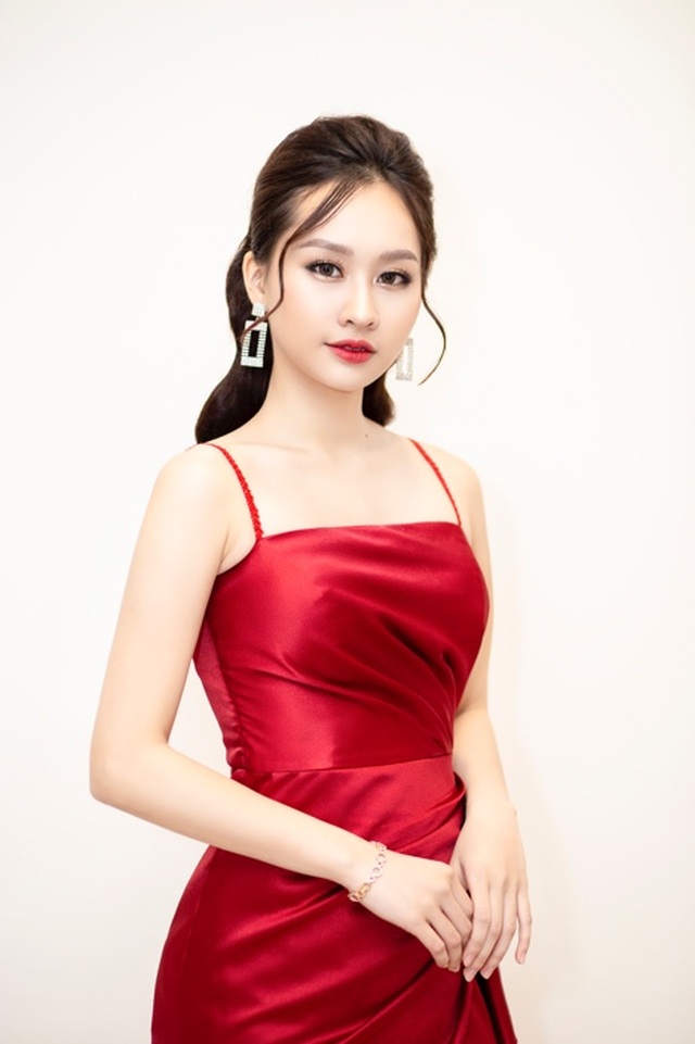Á khôi “tài sắc vẹn toàn” ĐH KTQD nhận Giải thưởng 26/3 cấp trường - 2 Á khôi “tài sắc vẹn toàn” ĐH KTQD nhận Giải thưởng 26/3 cấp trường - 2