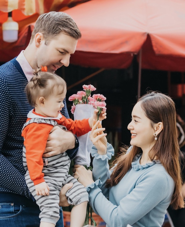 Lan Phương đưa con gái ra Hà Nội giữa dịch bệnh khiến Minh Vượng hốt hoảng - 5 Lan Phương đưa con gái ra Hà Nội giữa dịch bệnh khiến Minh Vượng hốt hoảng - 5