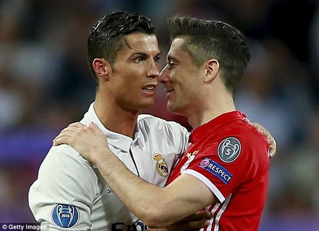 Lewandowski từ chối đề nghị gia nhập Real Madrid của C.Ronaldo