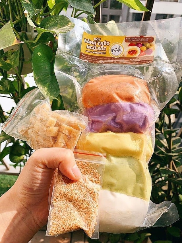 Rảnh rỗi mùa dịch, các mẹ đua nhau mua bột ngũ sắc về dạy con tự làm bánh - 4