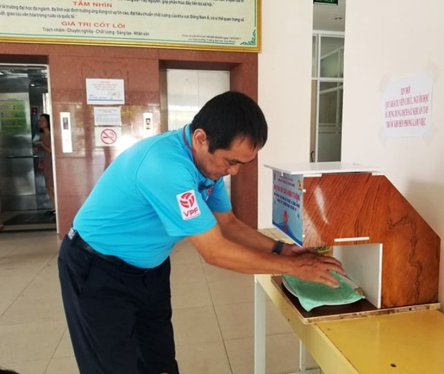 Chế tạo máy đo thân nhiệt, máy rửa tay sát khuẩn tự động phòng COVID-19 - 1 Chế tạo máy đo thân nhiệt, máy rửa tay sát khuẩn tự động phòng COVID-19 - 1