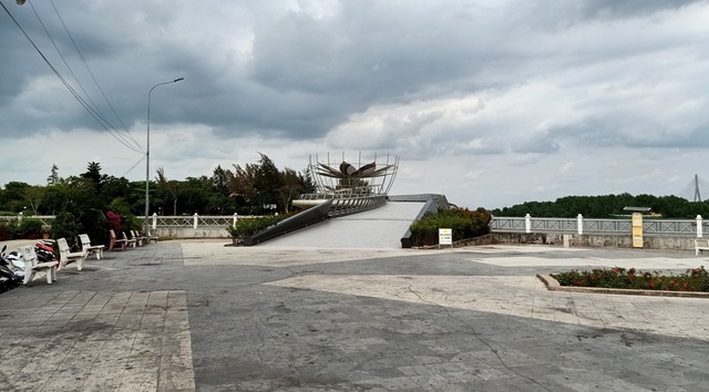 Thủ phủ miền Tây vắng như chùa Bà Đanh - 8 Thủ phủ miền Tây vắng như chùa Bà Đanh - 8