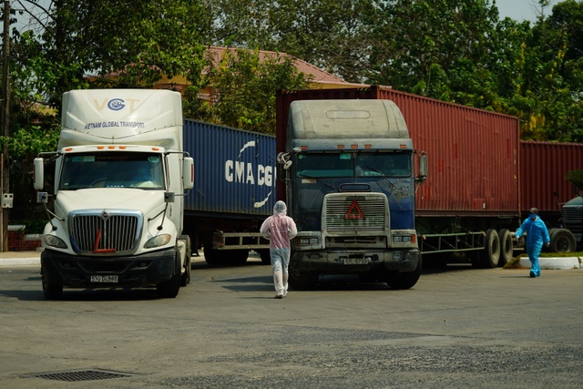 Giám sát chặt biên giới, bắt người vượt biên trái phép trốn cách ly - 7 Giám sát chặt biên giới, bắt người vượt biên trái phép trốn cách ly - 7
