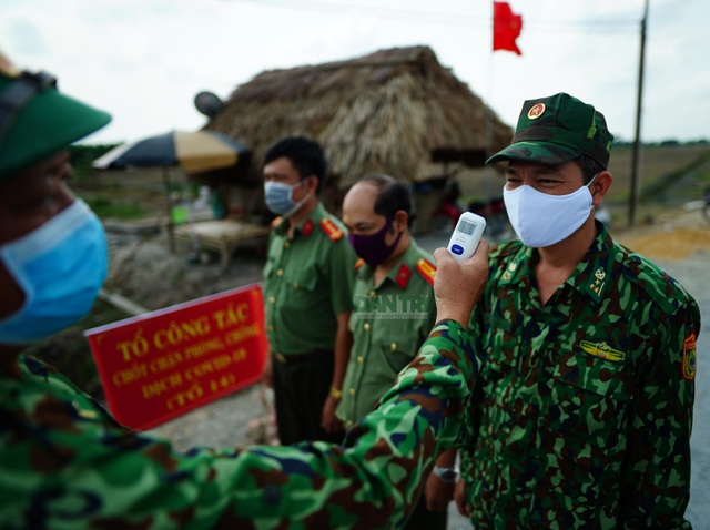 Trước mỗi ca trực, công tác đảm bảo sức khoẻ, an toàn phòng chống Covid-19 thực hiện nghiêm túc Trước mỗi ca trực, công tác đảm bảo sức khoẻ, an toàn phòng chống Covid-19 thực hiện nghiêm túc
