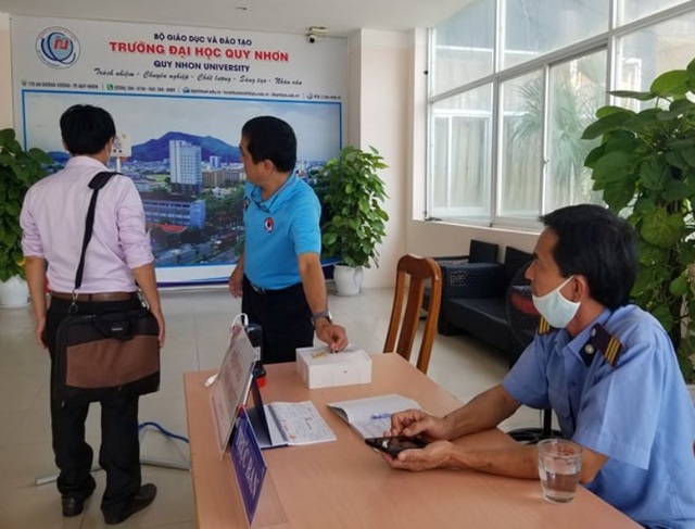 Chế tạo máy đo thân nhiệt, máy rửa tay sát khuẩn tự động phòng COVID-19 - 2 Chế tạo máy đo thân nhiệt, máy rửa tay sát khuẩn tự động phòng COVID-19 - 2