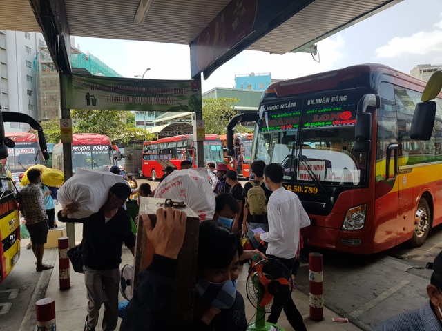 Người dân về quê.jpg Người dân về quê.jpg