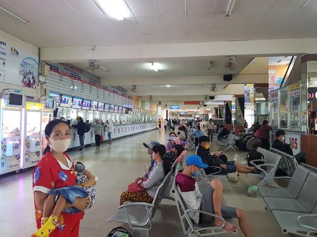 Người dân về quê.jpg Người dân về quê.jpg