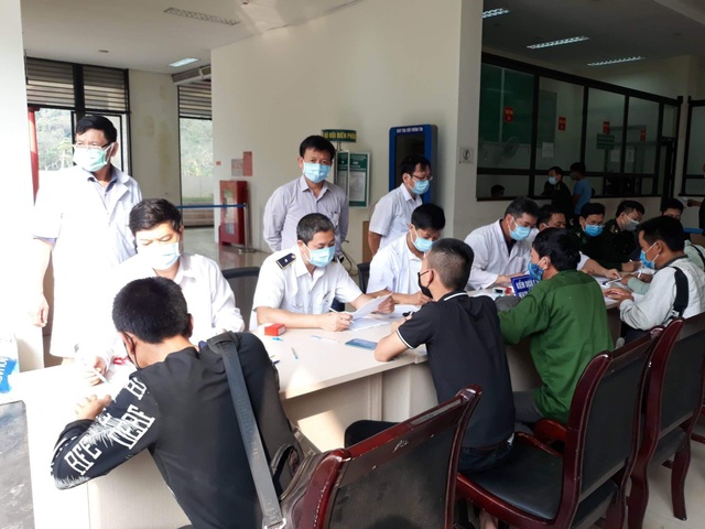 Cho ra viện bệnh nhân mắc Covid-19 thứ 2 tại Thừa Thiên Huế - 7