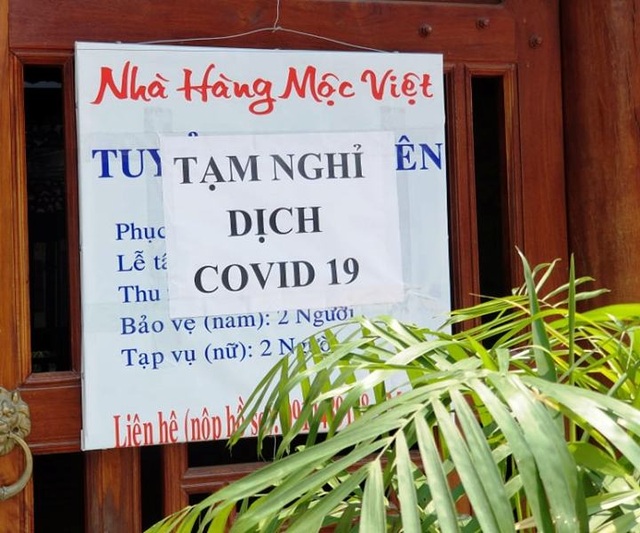 Sau “lệnh cấm”, hàng quán nơi đóng cửa, nơi nườm nượp khách - 5 Sau “lệnh cấm”, hàng quán nơi đóng cửa, nơi nườm nượp khách - 5