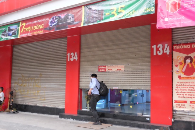 Hà Nội: Cửa hàng điện thoại ngừng kinh doanh, khó khăn nối tiếp khó khăn - 7 Hà Nội: Cửa hàng điện thoại ngừng kinh doanh, khó khăn nối tiếp khó khăn - 7